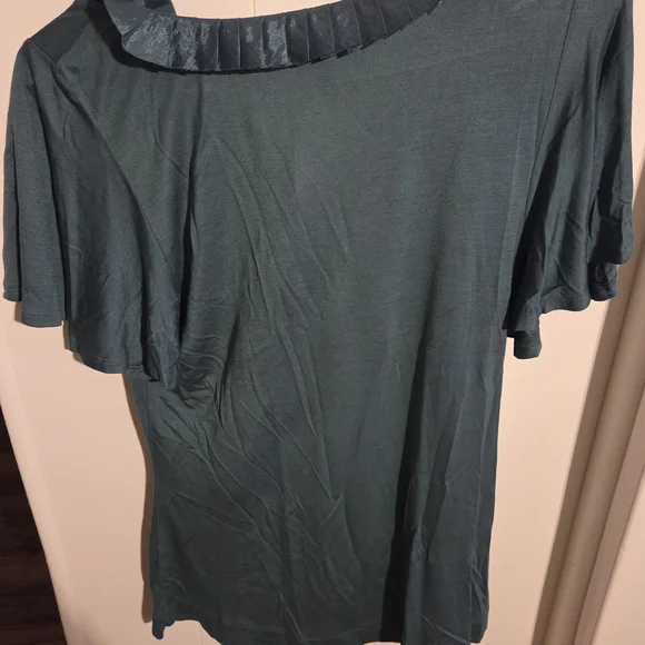 BCBGeneration Green Ruffled Short Sleeve Blouse - Picture 2 of 2